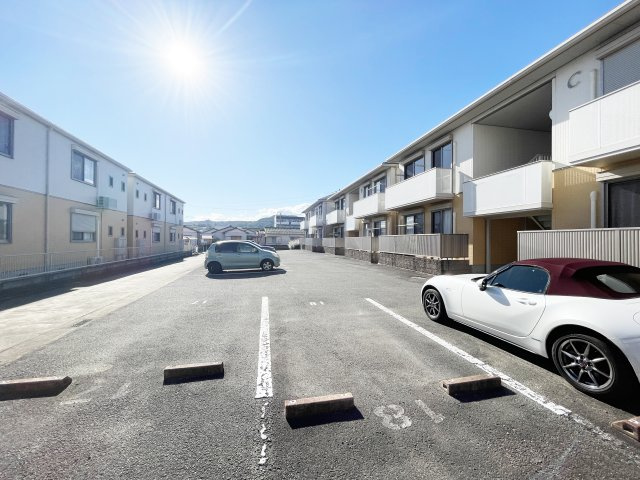 クラヴィエ南昭和　Ａ棟の駐車場