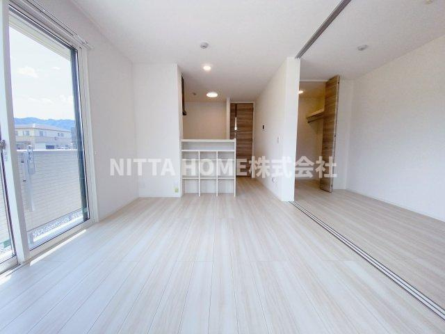 レーブ・ノアの居間・リビング|リビングは１０.７帖です◎