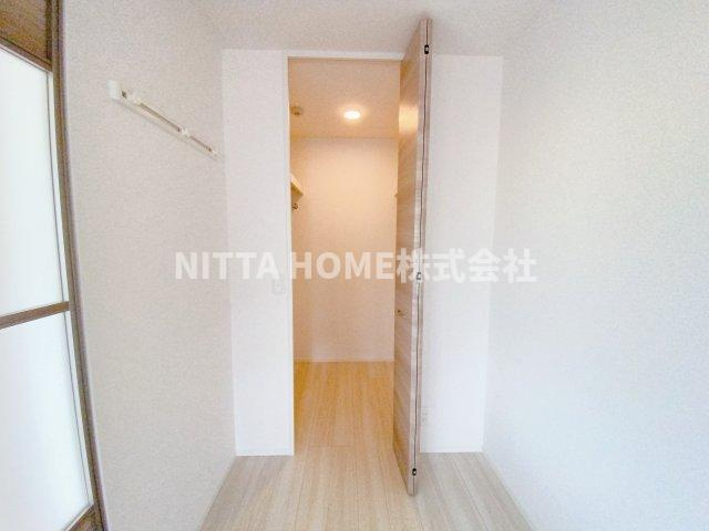 レーブ・ノアの収納|洋室についているウォークインクローゼットです◇