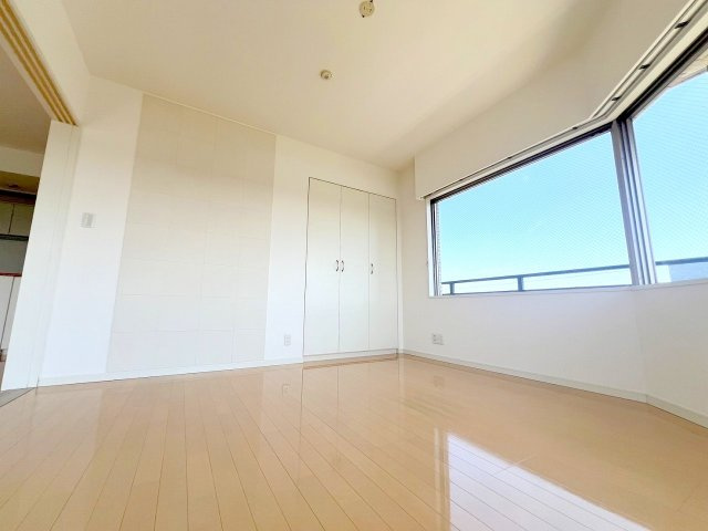 ワイズユウラク立川弐番館の洋室