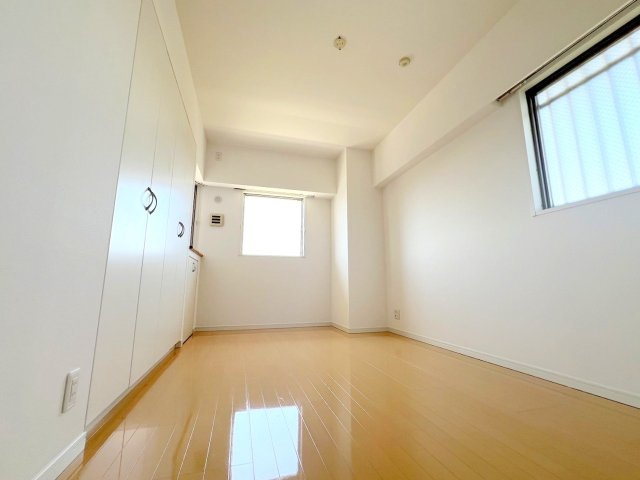 ワイズユウラク立川弐番館の洋室