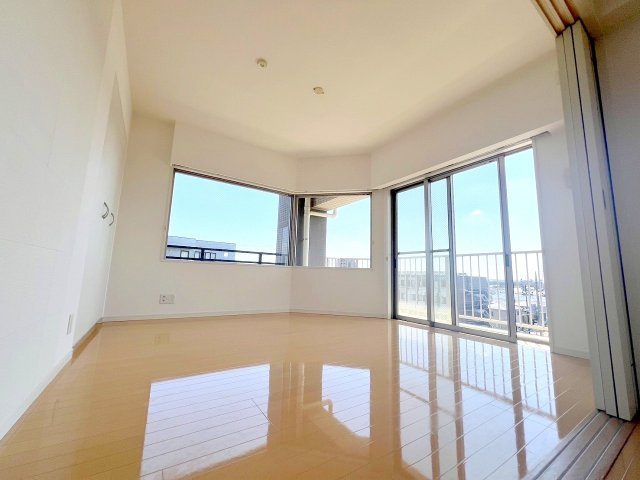 ワイズユウラク立川弐番館の洋室