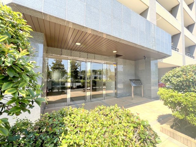 ワイズユウラク立川弐番館のエントランス