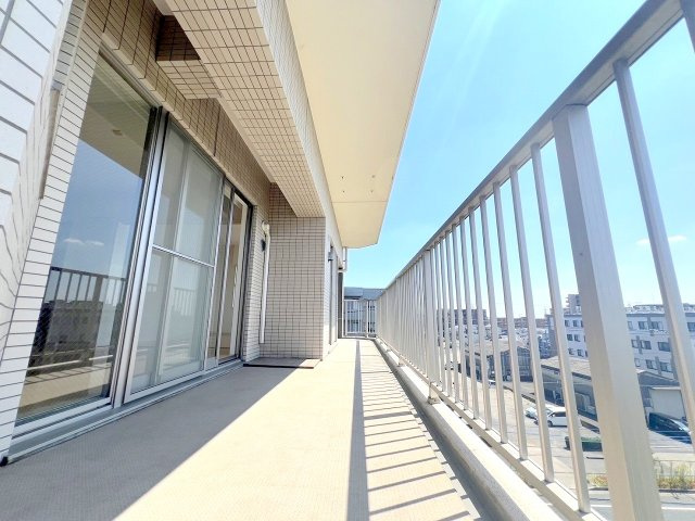 ワイズユウラク立川弐番館のバルコニー