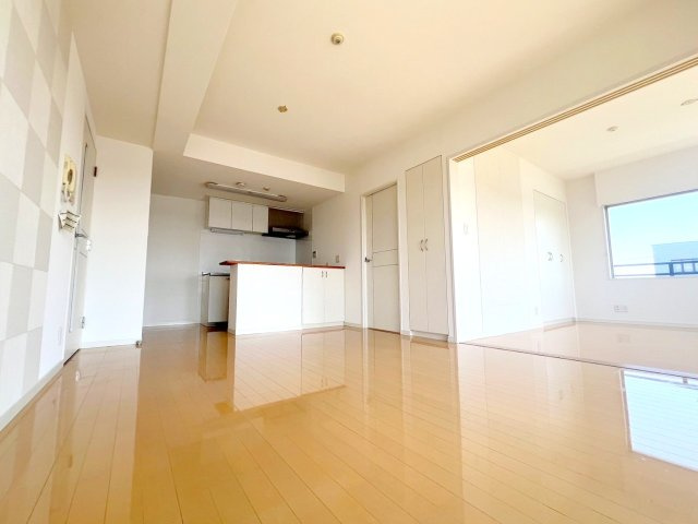 ワイズユウラク立川弐番館の居間・リビング