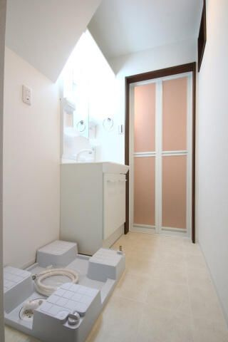 ＣＢ東川口ルノンの独立洗面台