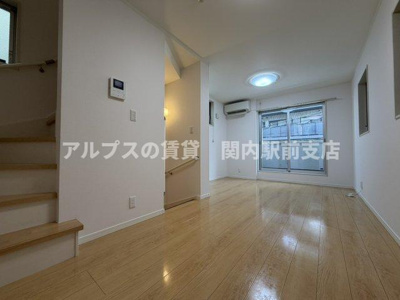 【居間・リビング】 | 高根町３階一戸建