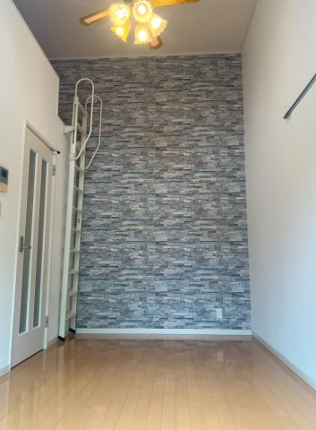 リーヴェルポート岸根公園Iの洋室