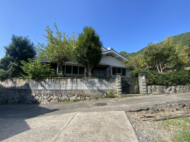 【価格改定】亀岡市篠町山本南条の外観|周辺には緑豊かな山が広がり、落ち着いた暮らしが叶います。