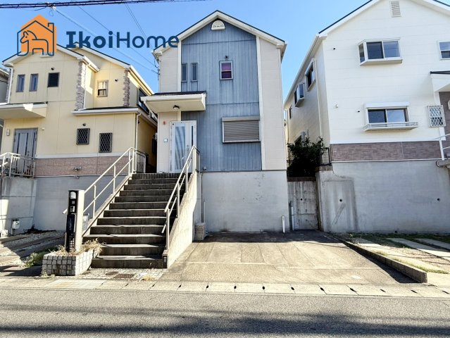 神戸市西区伊川谷町有瀬　中古戸建の外観|駐車スペース並列2台可能！明石駅まで自転車で15分です！陽当りもとても良好！建物にはウッドデッキあり