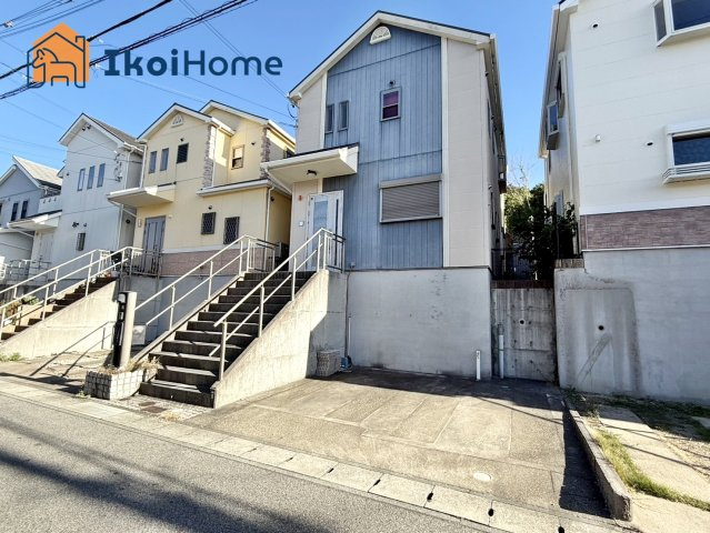 神戸市西区伊川谷町有瀬　中古戸建の前面道路含む現地写真|●年中無休：当日予約可●前面道路は北側に面しております。幅員約6mです！