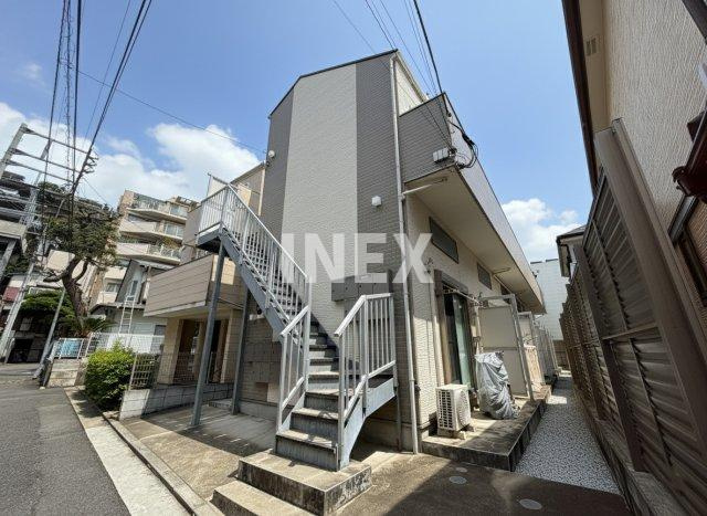 横浜市中区根岸町３丁目のアパートの外観