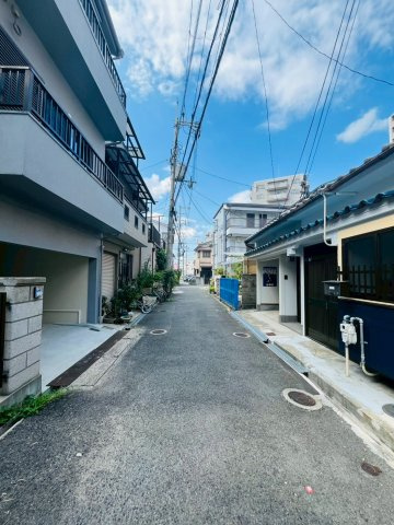 寝屋川市高柳1丁目中古戸建の前面道路含む現地写真
