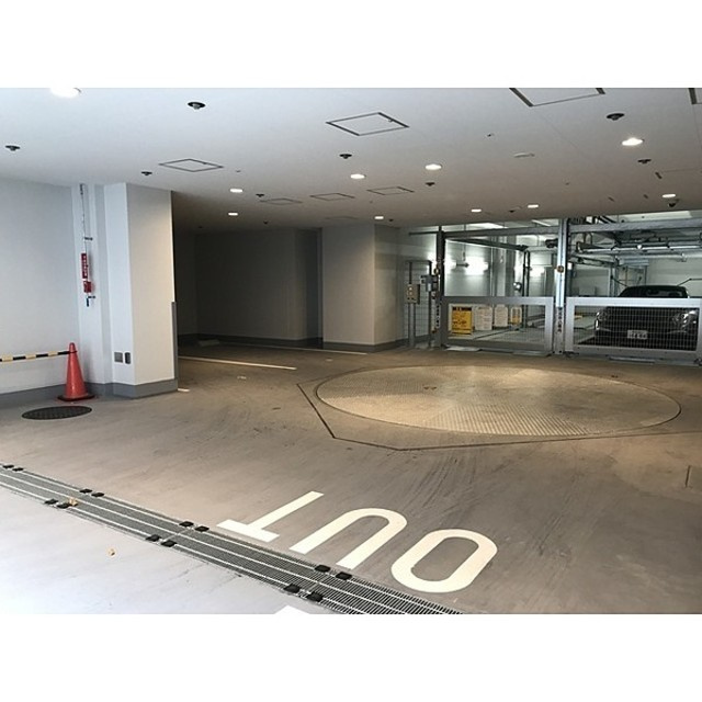 ザ・パークハビオ日本橋馬喰町の駐車場