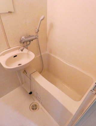 コンシェリア新橋の浴室