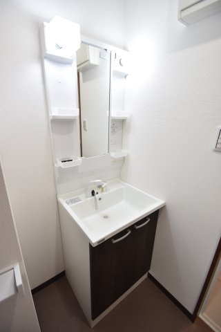 大阪市城東区中央３丁目の賃貸マンションの洗面所