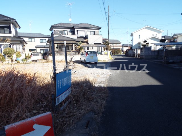 【前面道路含む現地写真】 | 久喜市伊坂南　住宅用地 | 前面道路は車通りも多くはありません。