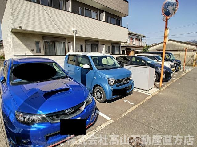 サンシティ直方の駐車場