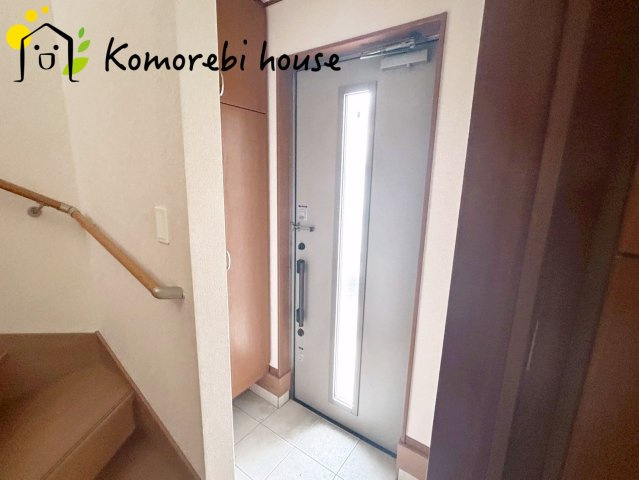 さいたま市北区奈良町　中古一戸建ての玄関|明るい玄関です