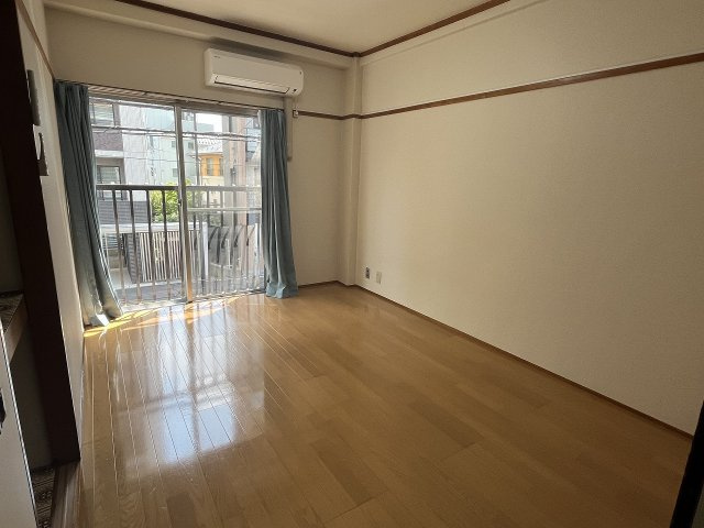 SAKAMAKI MANSHION　A棟の居間・リビング