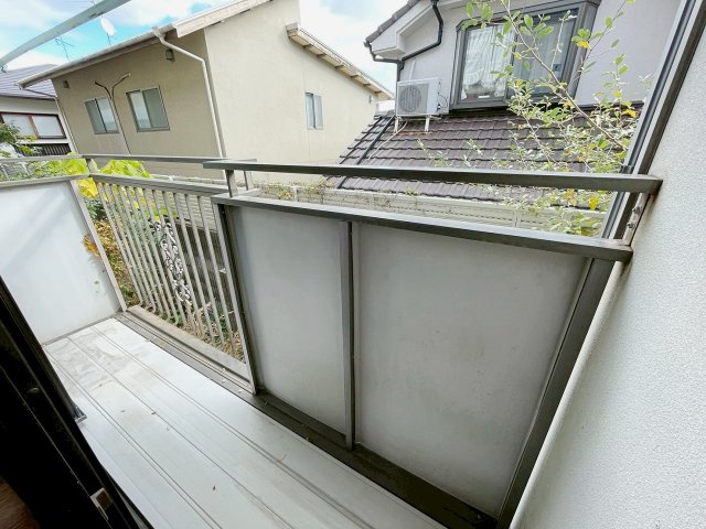 売布ガ丘スカイハイツのバルコニー|外からの目が気にならないバルコニーで洗濯物が干せます