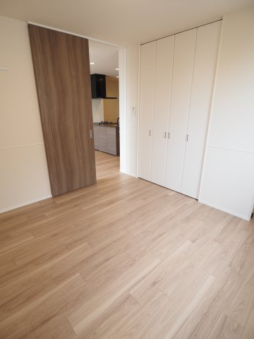 【居間・リビング】 | オカバ世田谷深沢ヘーベルメゾン | 各部屋に収納があるのでスッキリしますよ♪