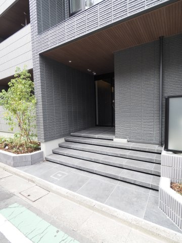 【エントランス】 | オカバ世田谷深沢ヘーベルメゾン | 広々としたエントランスアプローチ