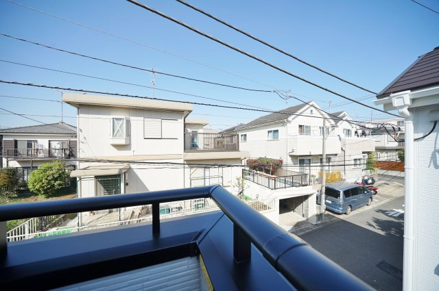 【駅近じゃないとダメですか？】バス便だから叶う、この広さと静けさ。17帖LDKのゆとりある暮らし★仲介手数料無料★の展望|周囲に高い建物が少なく、開放感のある眺望が広がります。空の広がりを感じながら、気持ちよく過ごせるロケーションです。