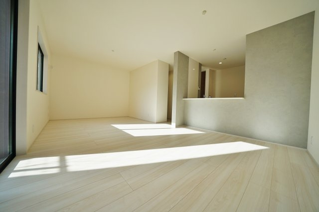 【横浜市保土ケ谷区狩場町303-70全2棟新築戸建て】★仲介手数料無料★（瀬戸ヶ谷小学校・岩崎中学校）の前面道路含む現地写真