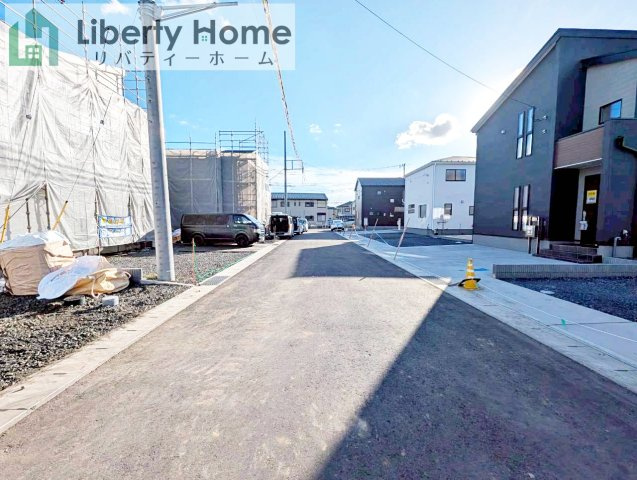 ひたちなか市稲田10期　新築戸建　4号棟の前面道路含む現地写真