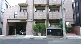 【外観】 | 鉄筋コンクリート造のがっちりとした建物。