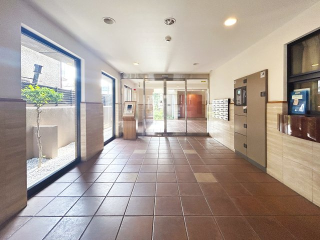 アルファグランデ葛西　2階　リ　ノベーション済のエントランス