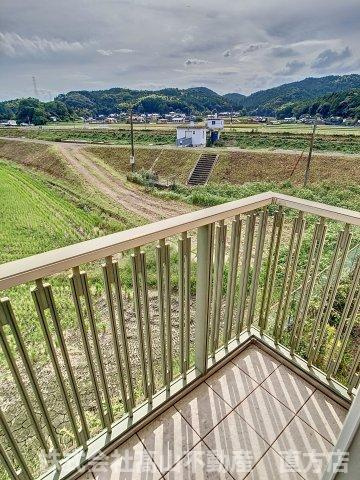 宮若市長井鶴のアパートのバルコニー
