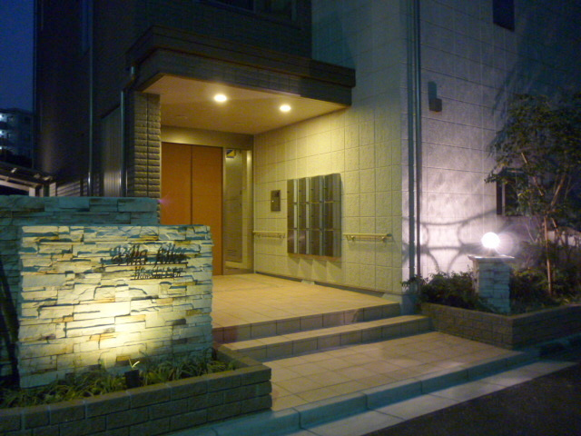 ビラフェリーチェのエントランス|★夜も綺麗なエントランス★