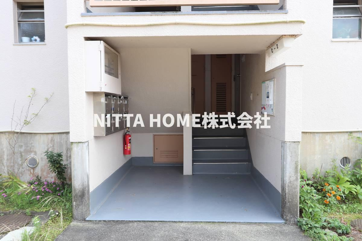 ビレッジハウス柏原3号棟のエントランス|物件入口になります☆彡