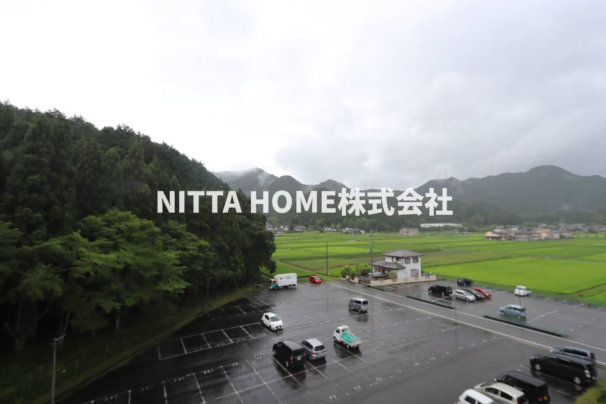 ビレッジハウス柏原3号棟の駐車場|敷地内駐車場になります★