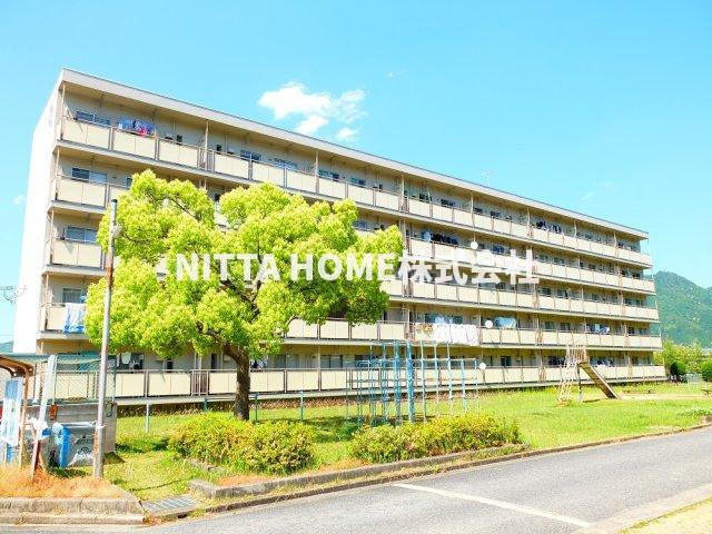 ビレッジハウス柏原3号棟の外観|ＴＶドアホンや独立洗面台も設置していて便利です☆彡