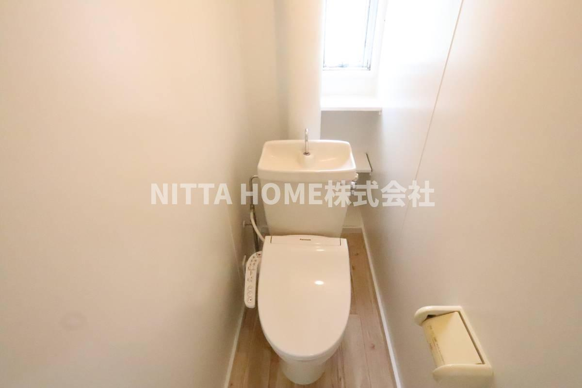 ビレッジハウス柏原3号棟のトイレ|温水洗浄付きのトイレになります◇