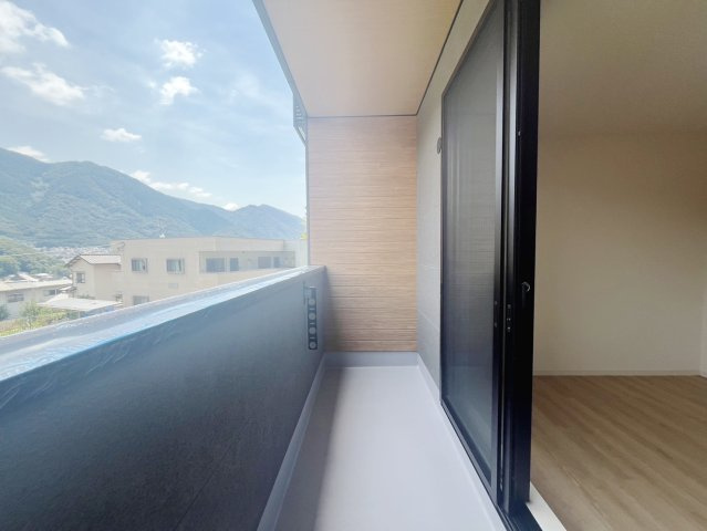 中野APARTMENTSのバルコニー