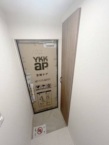 中野APARTMENTSの玄関