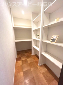 【収納】 | コーポシェイーネ！最上階角部屋！フルリノベーション！ペット飼育可能なマンションです♪駐車場確保有！ | コーポシェイーネ9階部分！最上階角部屋！フルリノベーション！ペット飼育可能なマンションです♪駐車場確保有！