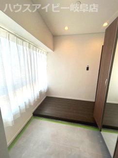 【玄関】 | コーポシェイーネ！最上階角部屋！フルリノベーション！ペット飼育可能なマンションです♪駐車場確保有！ | コーポシェイーネ9階部分！最上階角部屋！フルリノベーション！ペット飼育可能なマンションです♪駐車場確保有！