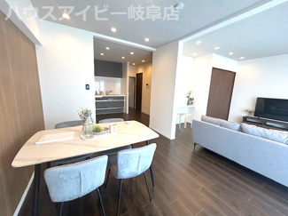 【居間・リビング】 | コーポシェイーネ！最上階角部屋！フルリノベーション！ペット飼育可能なマンションです♪駐車場確保有！ | コーポシェイーネ9階部分！最上階角部屋！フルリノベーション！ペット飼育可能なマンションです♪駐車場確保有！