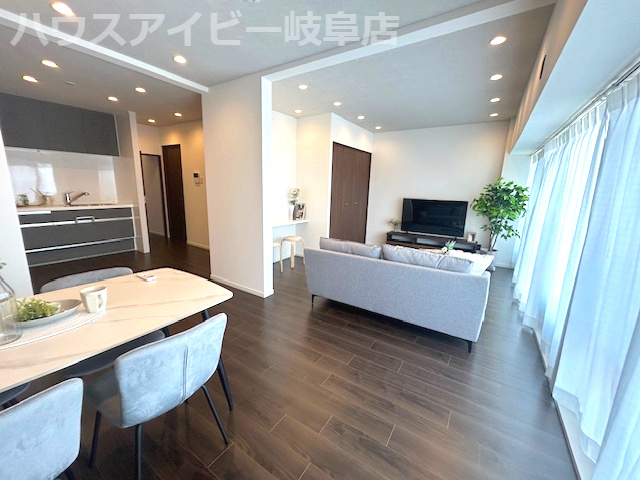 【居間・リビング】の画像