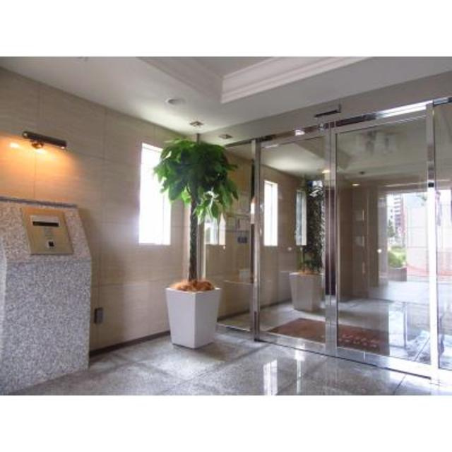 ルーエ千種のエントランス