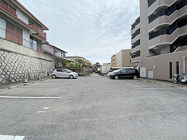 グランシャリオの駐車場