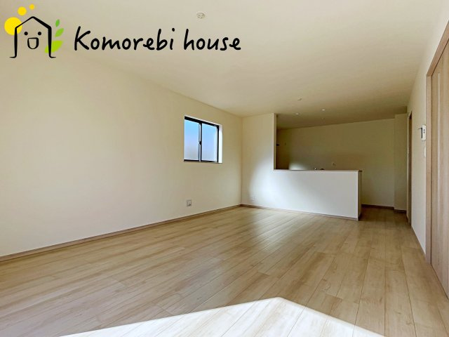 さいたま市北区吉野町2丁目217番　新築一戸建て　Dの居間・リビング|高性能窓と断熱材を採用したLDKで、冷暖房効率アップ。家族が集まる時間も快適に過ごせるリビングです。