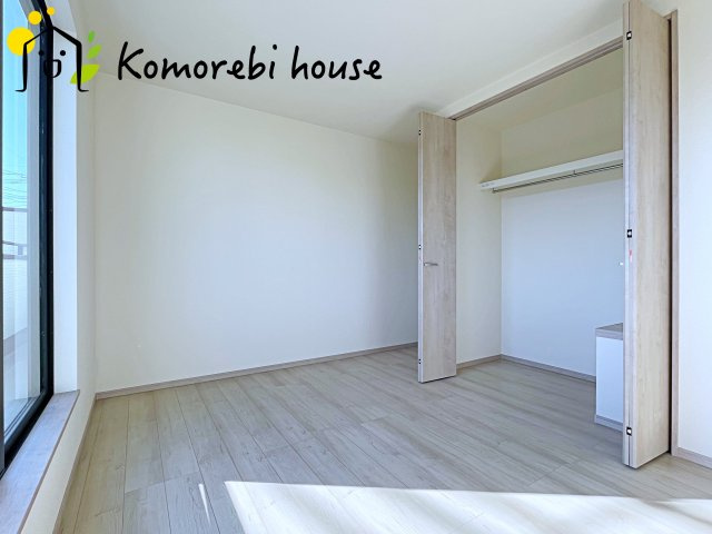 さいたま市北区吉野町2丁目217番　新築一戸建て　Dの洋室|広さにゆとりがあるので、衣装ラックや小さなドレッサーも置けるのが魅力。朝の身支度もスムーズになり、一日の始まりを快適に迎えられます。