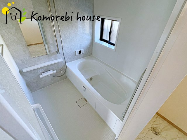 さいたま市北区吉野町2丁目217番　新築一戸建て　Dの浴室|毎日使う場所だからこそ、いつも清潔に。カビが発生しにくい壁材や水はけの良い床、浴室乾燥機など、新築ならではの“掃除のしやすさ”にこだわった設計。家事時間をぐっと減らし、快適さが長く続きます。