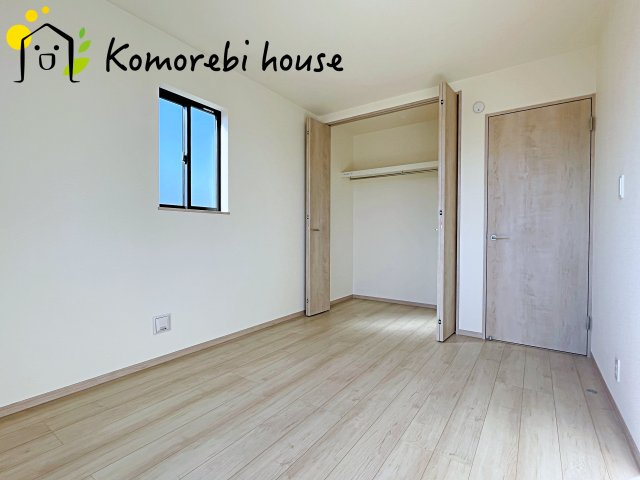 さいたま市北区吉野町2丁目217番　新築一戸建て　Dの寝室|ベッドをゆったり置いても余裕があり、テレビを見たり、読書を楽しんだり。夫婦の時間を静かに積み重ねられる落ち着いた寝室です。